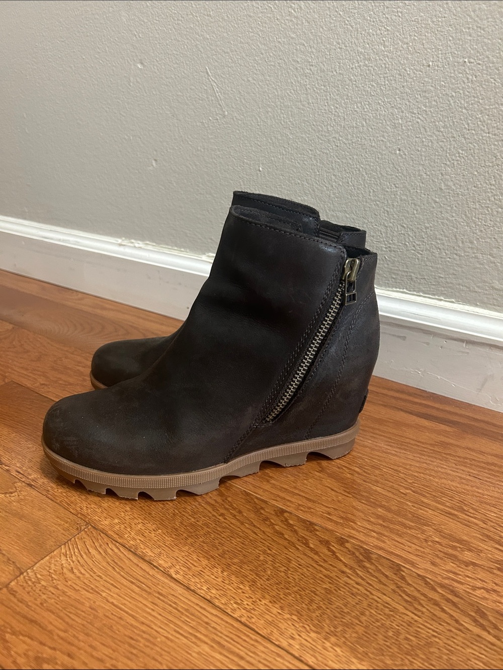 Black Women's Wedge Ankle Boots with Side Zip